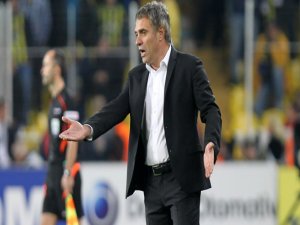 Soyunma Odasında Sert Eleşti