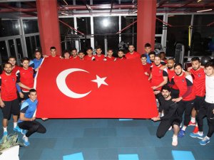 Trabzonspor'da Antrenman Öncesi Şehitlerimiz Anıldı