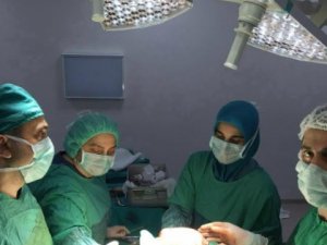 Hastanın Karnından 2 Kilogramlık Kitle Çıktı