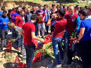 Bordo Mavili Taraftarlar Onları Unutmadı
